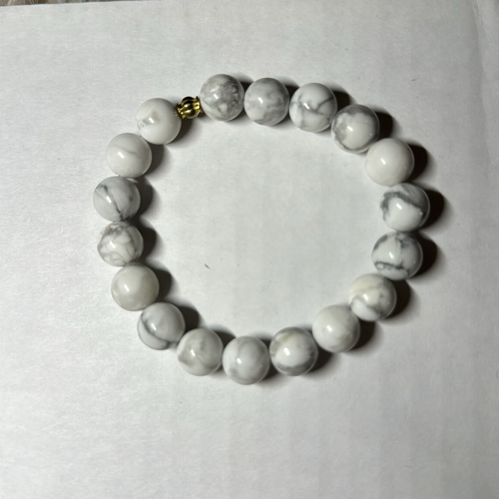 Howlite beaded crystal stretch bracelet